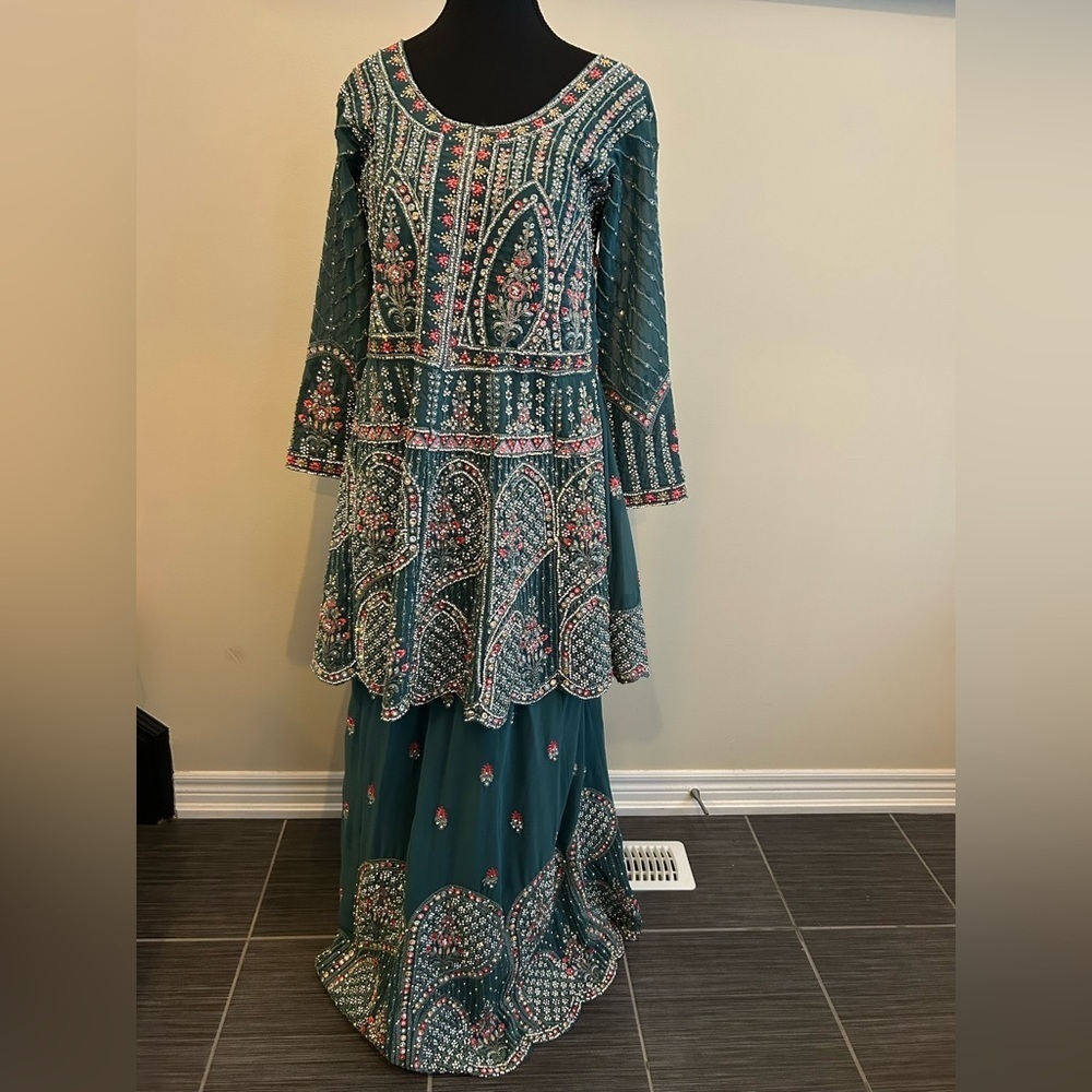 🌿 Teal Green Embellished Lehenga Set - Picture 6 of 14